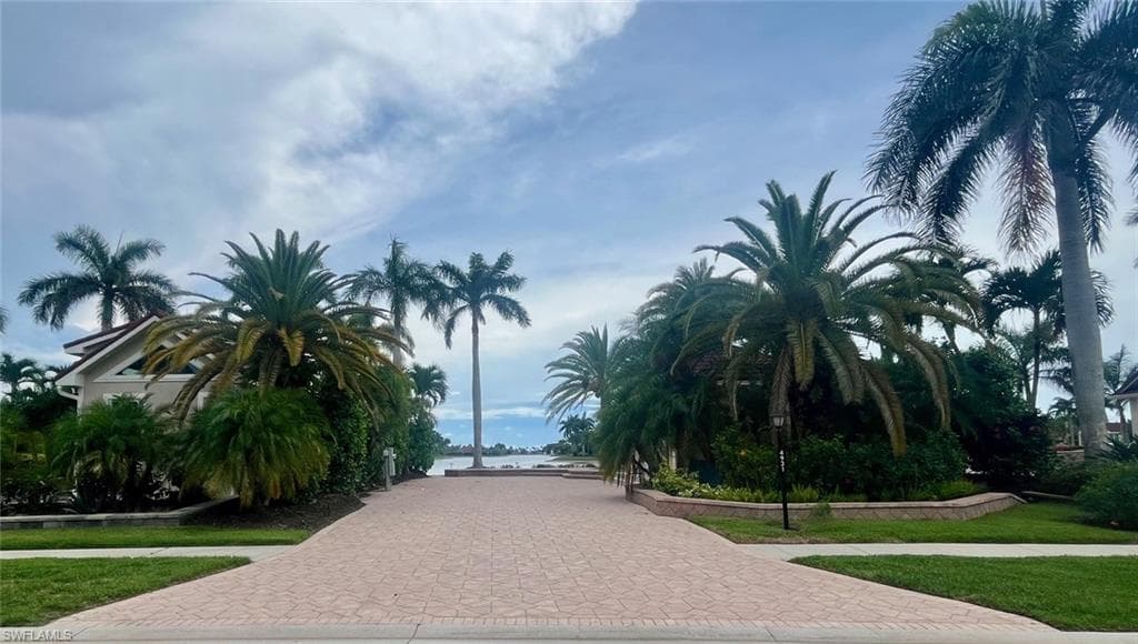 4931 Coach LN NAPLES, FL 34114