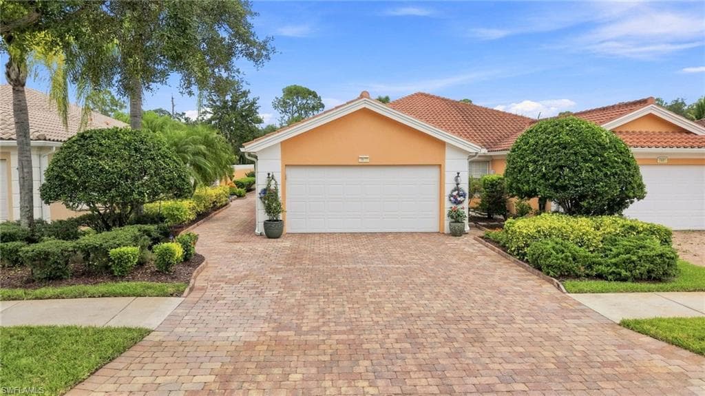 7677 Rozzini LN NAPLES, FL 34114