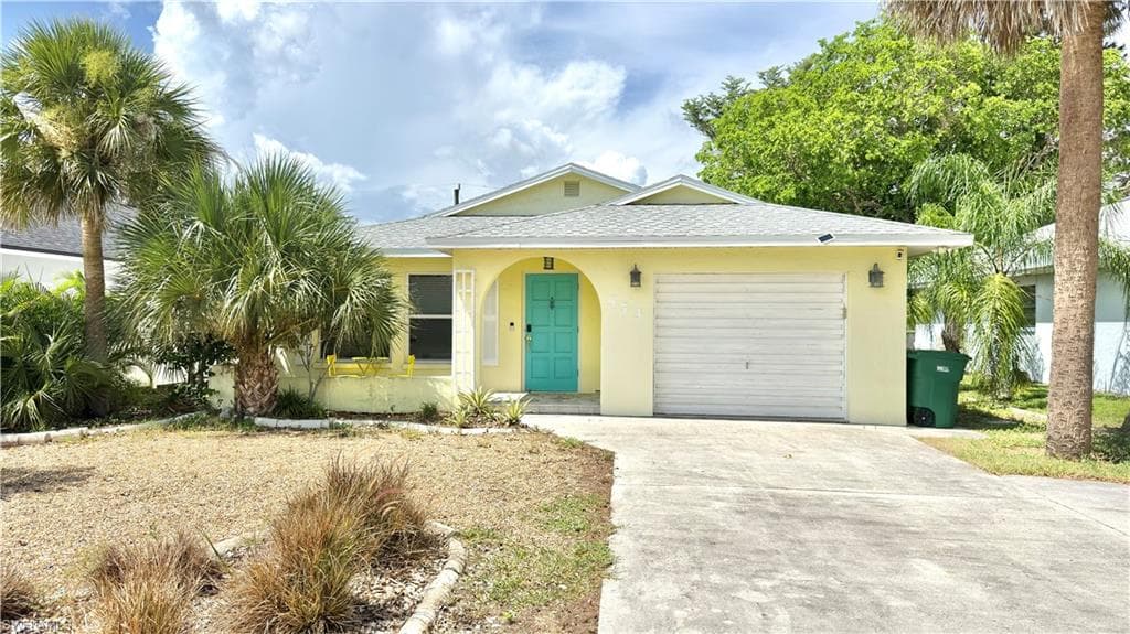573 108th AVE N NAPLES, FL 34108