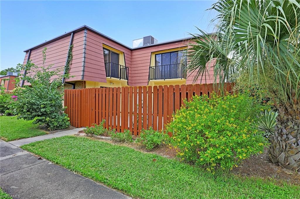 1556 Park Meadows DR 1 FORT MYERS, FL 33907