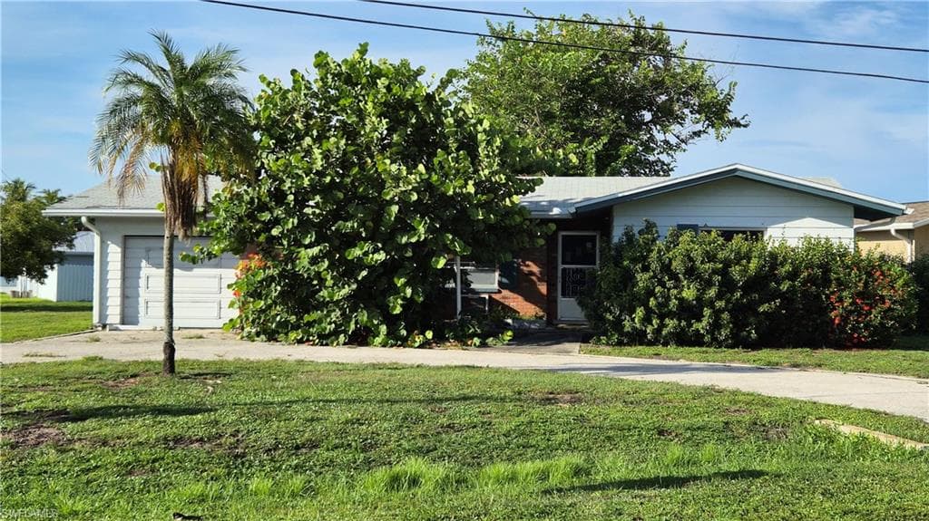 5201 Glade CT NE CAPE CORAL, FL 33904