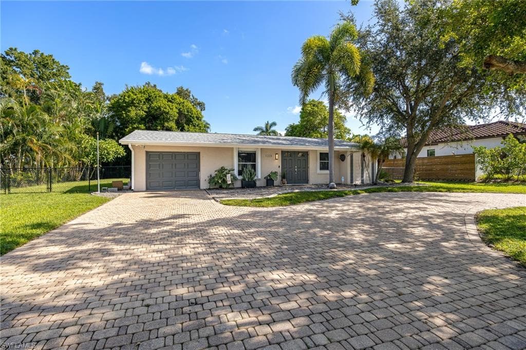 1223 Biltmore DR FORT MYERS, FL 33901