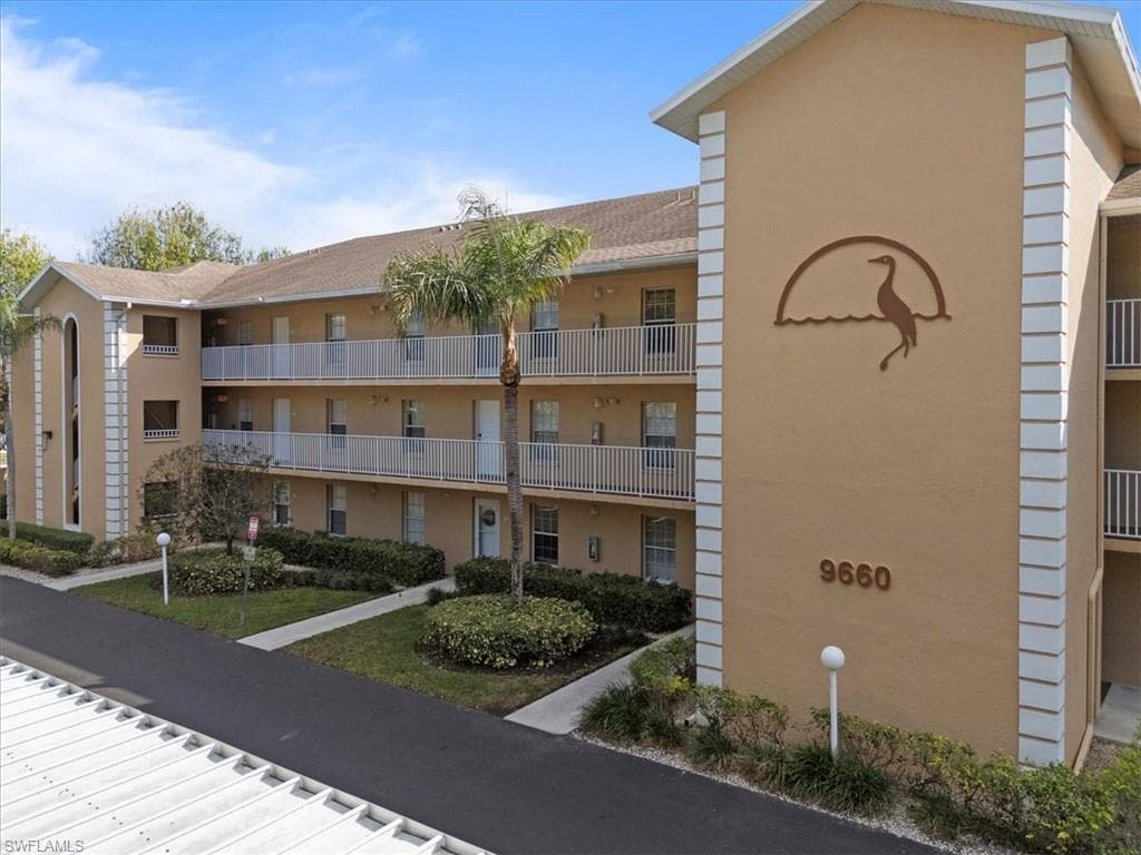 9660 Victoria LN 206 NAPLES, FL 34109