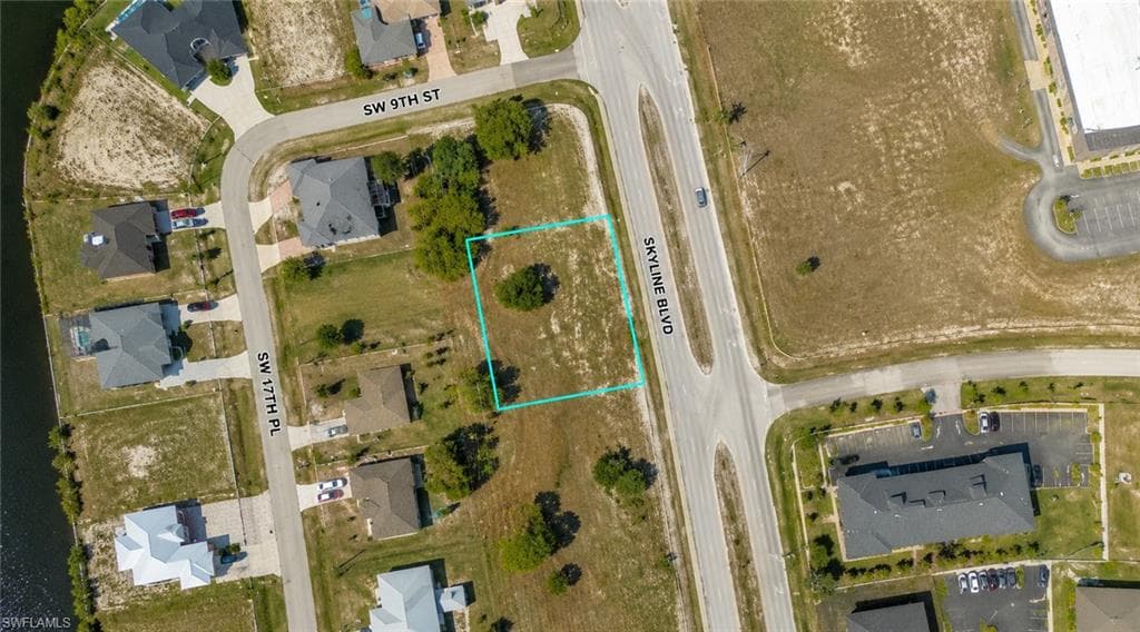 806 Skyline BLVD CAPE CORAL, FL 33991