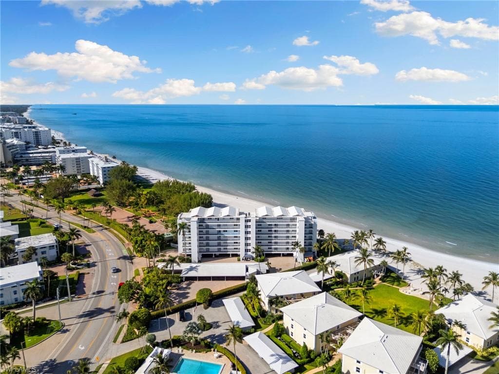 2121 Gulf Shore BLVD N 203 NAPLES, FL 34102
