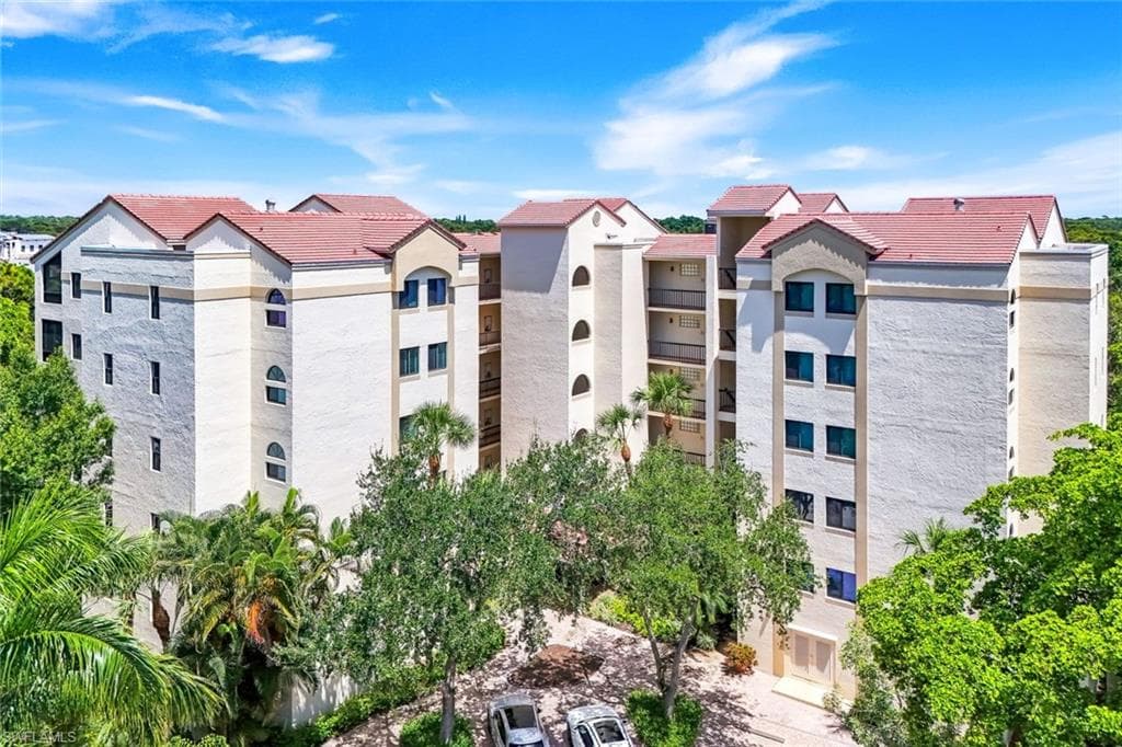 6520 Valen WAY 104 NAPLES, FL 34108