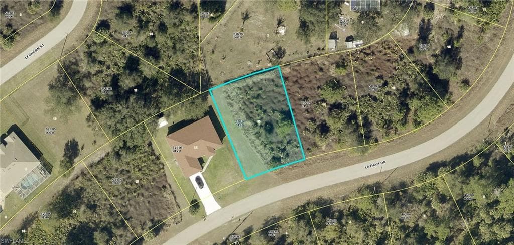 1935 Latham DR LEHIGH ACRES, FL 33972