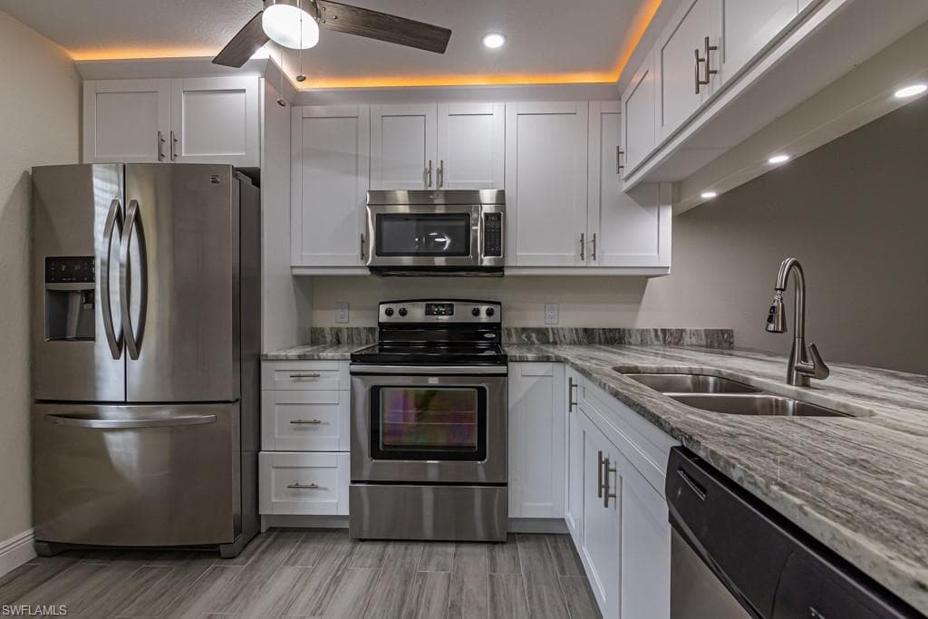 2562 Kings Lake BLVD 102 NAPLES, FL 34112