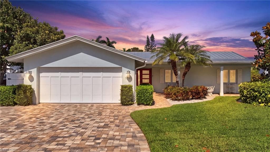 1590 Sandpiper ST NAPLES, FL 34102