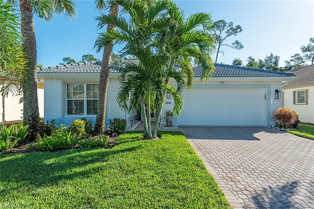 2438 Butterfly Palm DR NAPLES, FL 34119