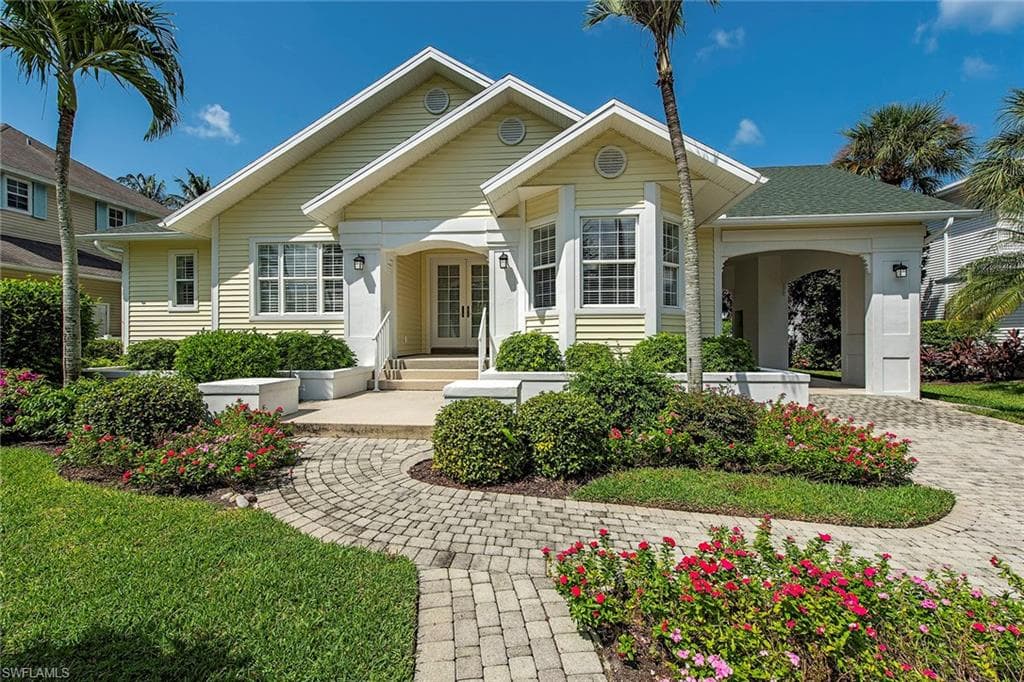 860 7th ST S NAPLES, FL 34102