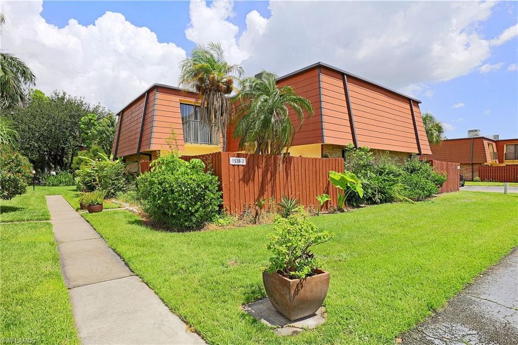 1538 Park Meadows DR 3 FORT MYERS, FL 33907