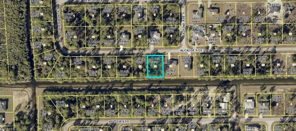 928 Alcalde ST E LEHIGH ACRES, FL 33974