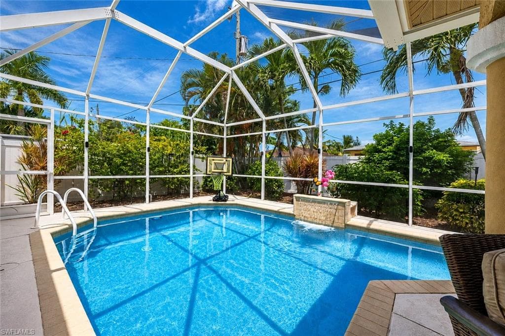 651 106th AVE N NAPLES, FL 34108