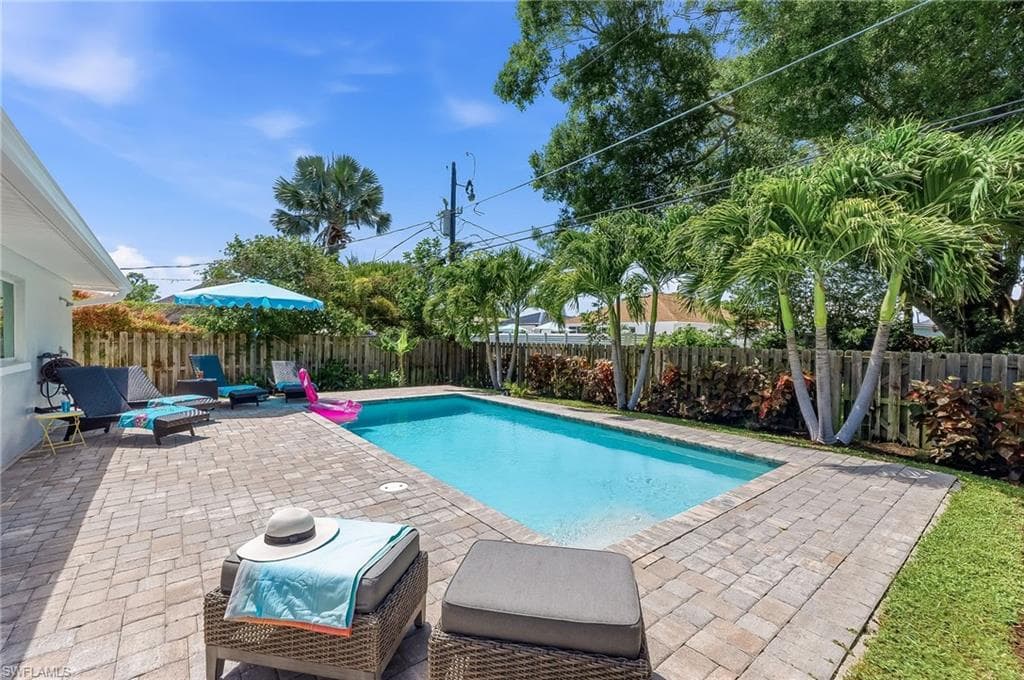 737 91st AVE N NAPLES, FL 34108