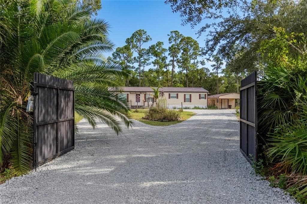 4075 Fort Center AVE LABELLE, FL 33935