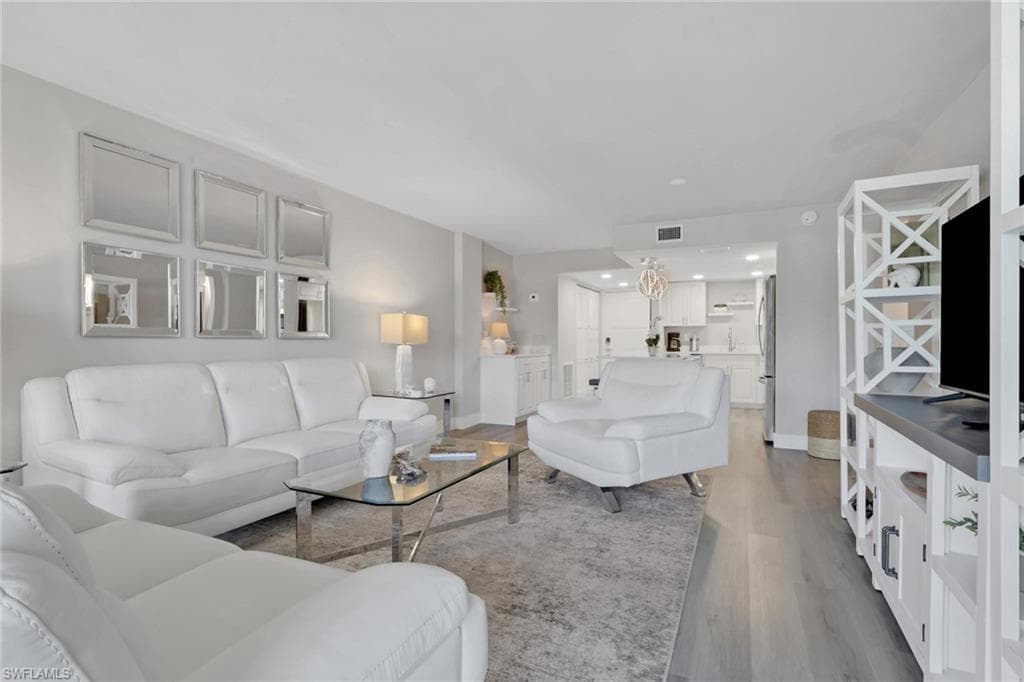 3 Bluebill AVE 107 NAPLES, FL 34108