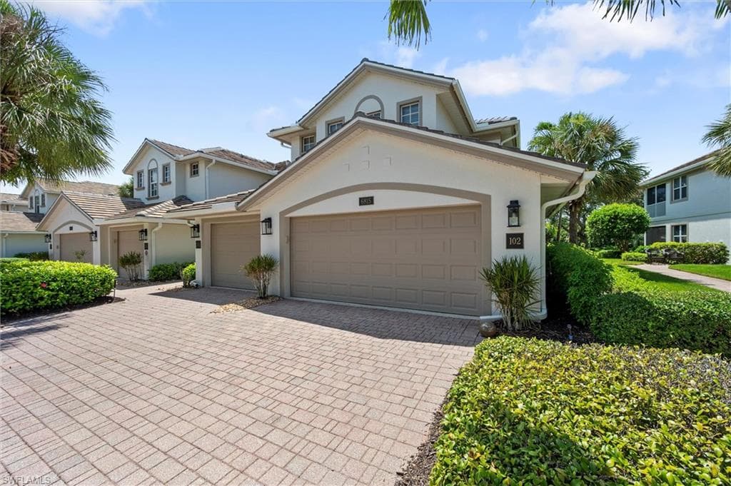 6815 Ascot DR 102 NAPLES, FL 34113