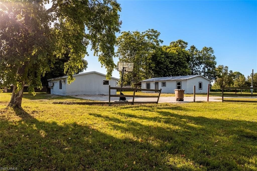 1659 Crescent AVE LABELLE, FL 33935