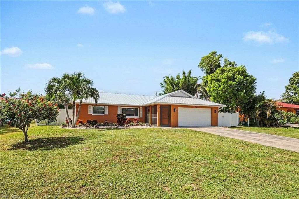 918 Gleason PKWY CAPE CORAL, FL 33914
