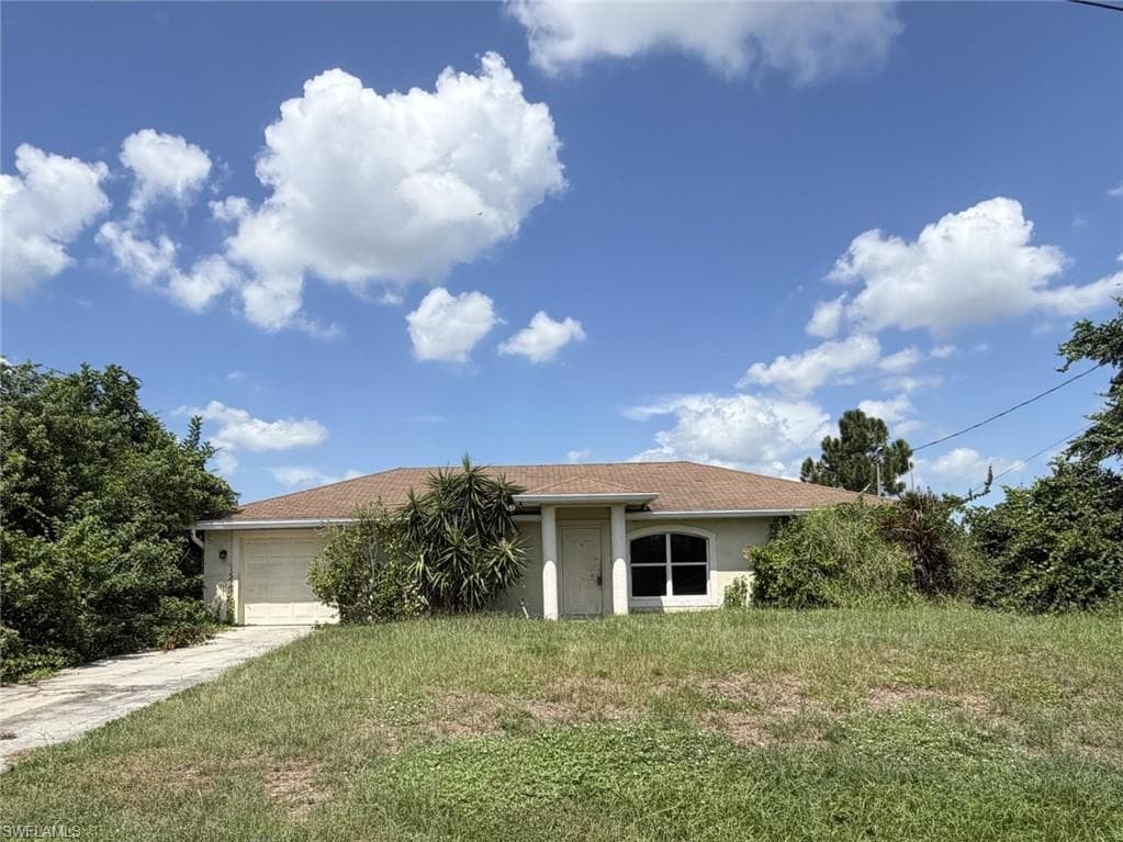 367 Peerless ST LEHIGH ACRES, FL 33974