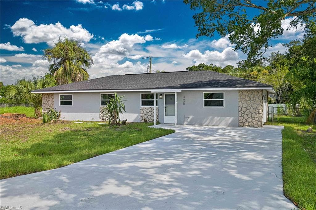 13820 1st ST FORT MYERS, FL 33905
