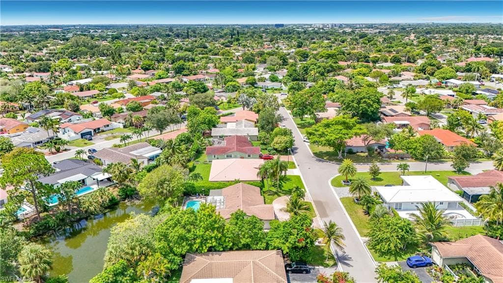 7511 42nd DR NW CORAL SPRINGS, FL 33065