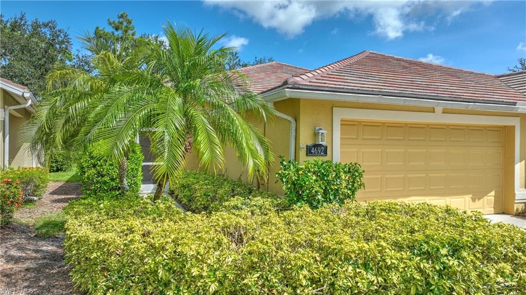 4692 Fairloop RUN LEHIGH ACRES, FL 33973