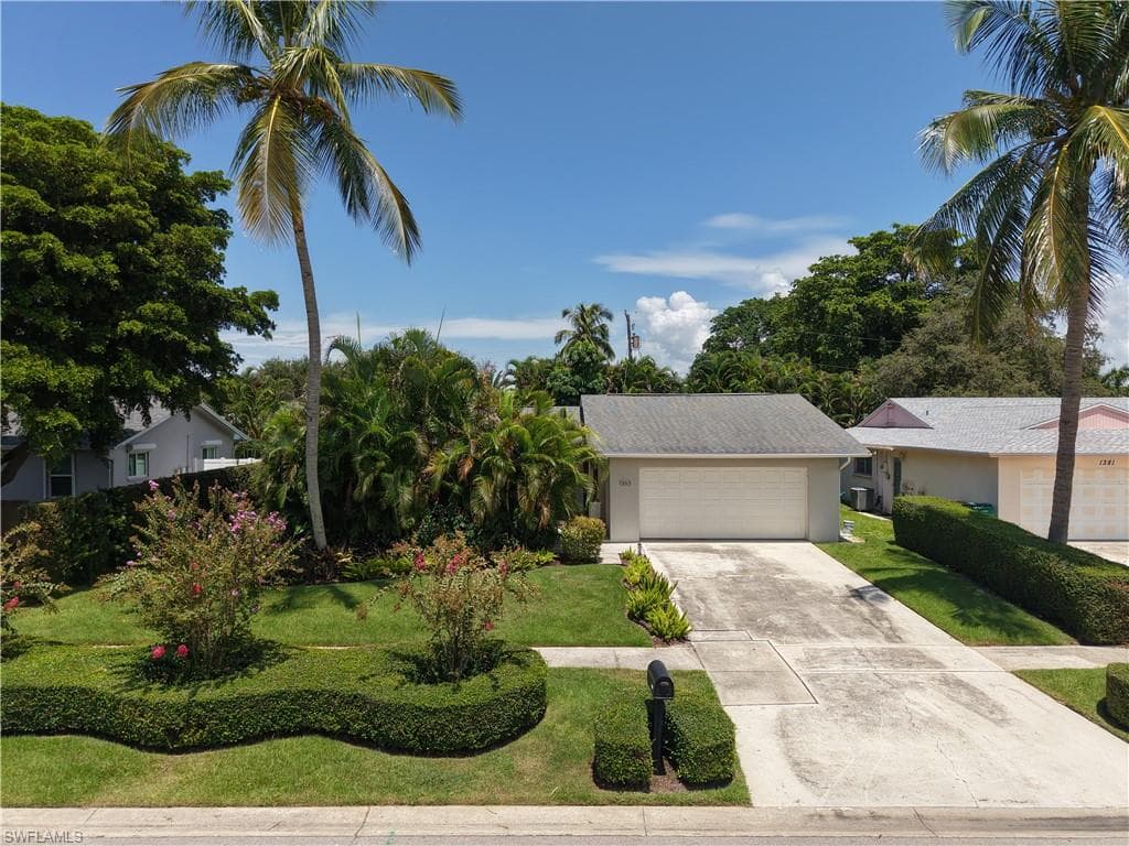 1363 Woodridge AVE NAPLES, FL 34103