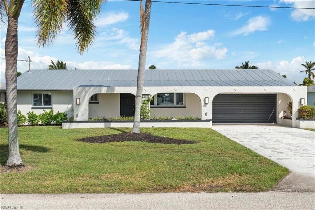 6128 Cocos DR FORT MYERS, FL 33908