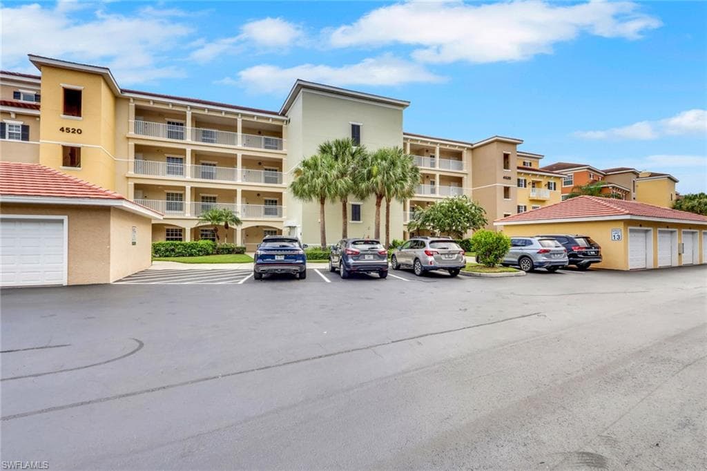 4520 Botanical Place CIR 204 NAPLES, FL 34112