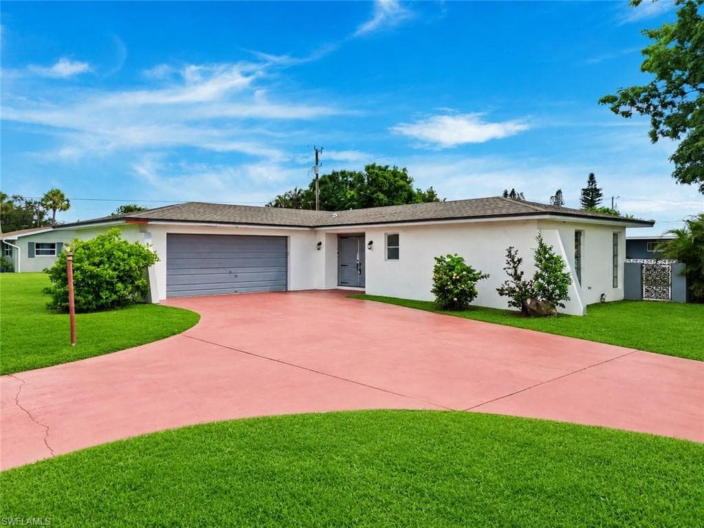 1681 Country Club PKWY LEHIGH ACRES, FL 33936