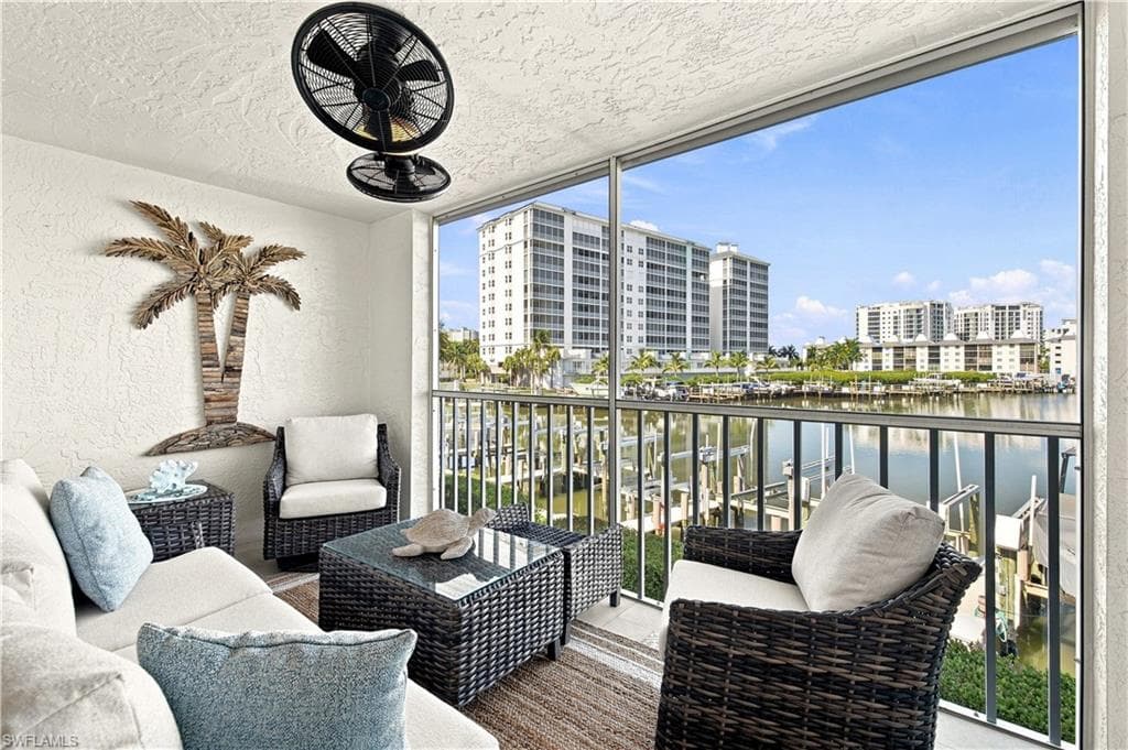 9103 Vanderbilt DR 208 NAPLES, FL 34108