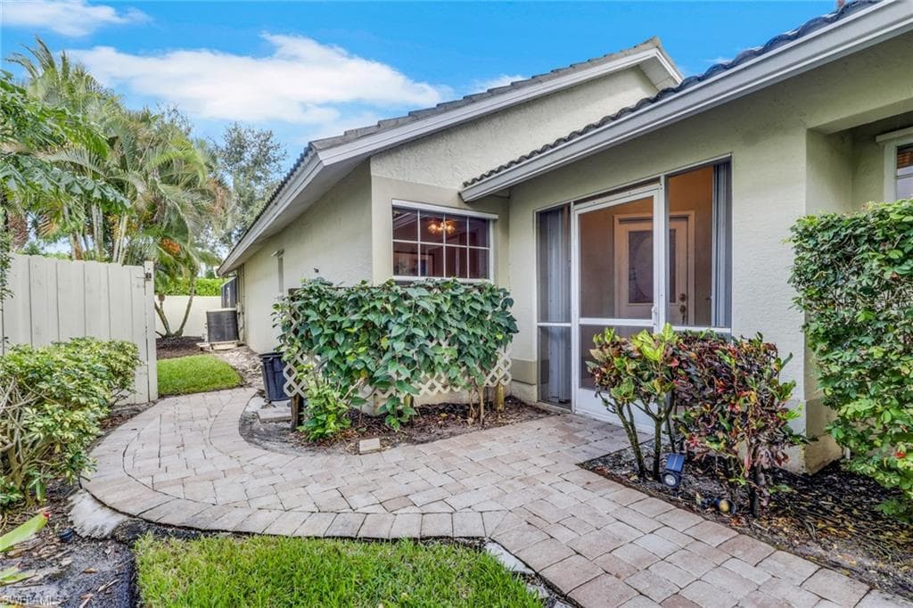 11011 Linnet LN NAPLES, FL 34119