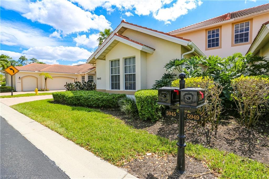 5945 Paradise CIR NAPLES, FL 34110