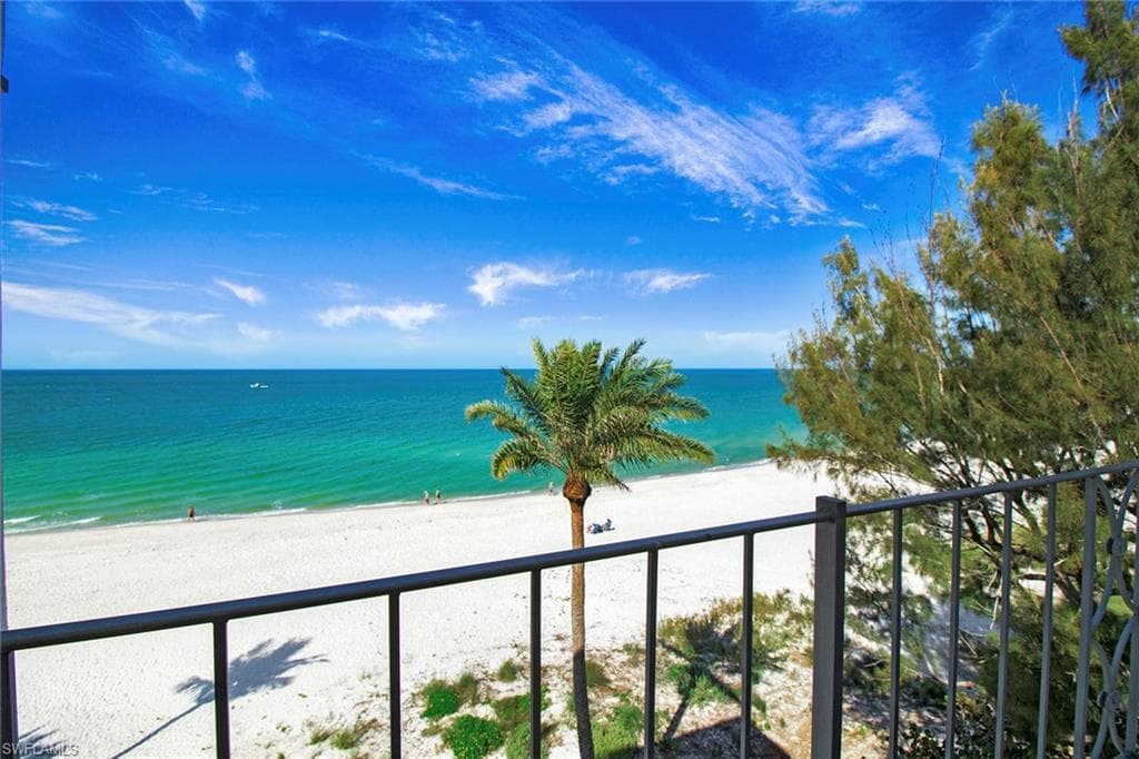 2011 Gulf Shore BLVD N 56 NAPLES, FL 34102