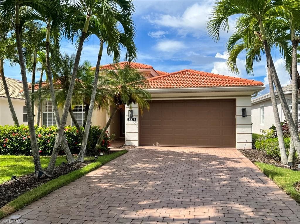 5583 Lago Villaggio WAY NAPLES, FL 34104