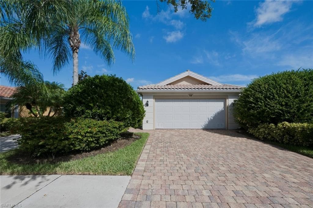 7405 Emilia LN NAPLES, FL 34114