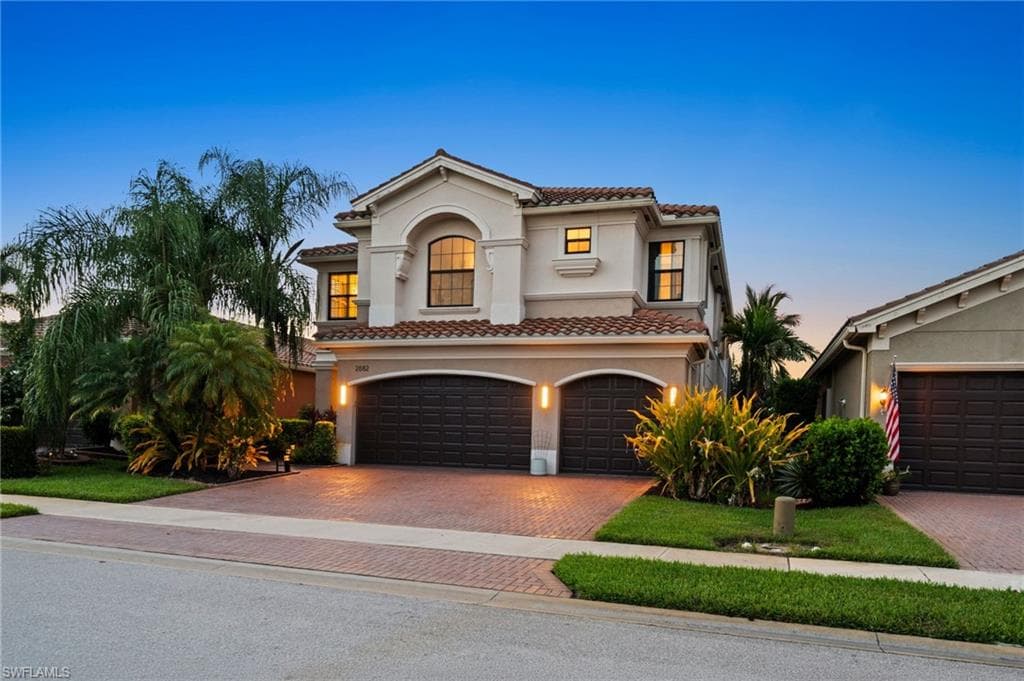 2882 CINNAMON BAY CIR NAPLES, FL 34119