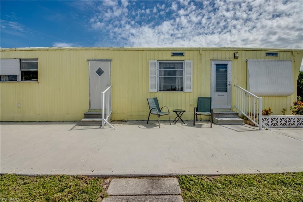 121 Lantern PL NORTH FORT MYERS, FL 33917