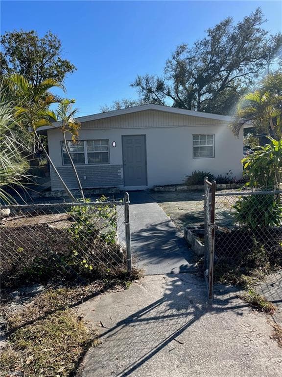 2640 Saint Charles ST FORT MYERS, FL 33916