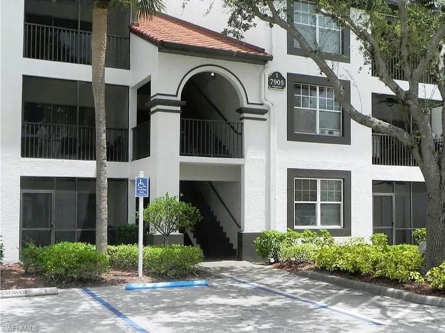 7905 Preserve CIR 112 NAPLES, FL 34119