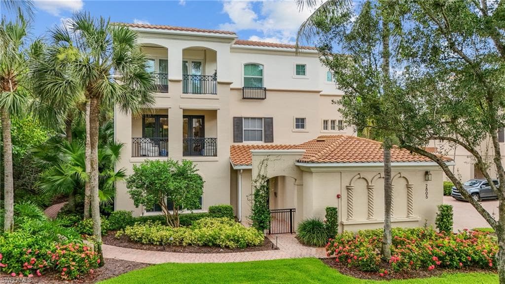 2805 Tiburon BLVD E 102 NAPLES, FL 34109