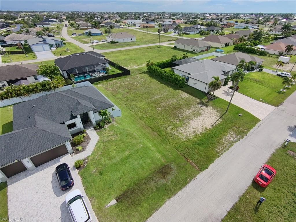 3238 21st TER CAPE CORAL, FL 33993