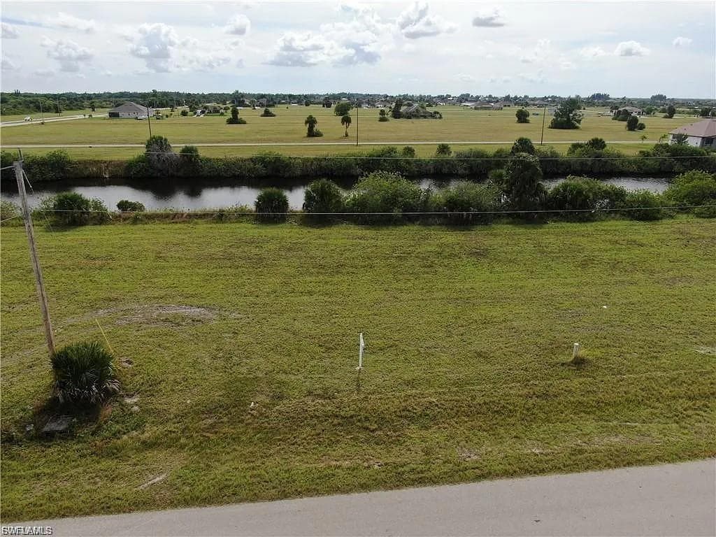 4102 NW 39th LN CAPE CORAL, FL 33993
