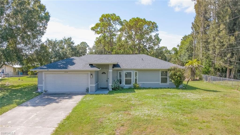 2806 E 3rd ST LEHIGH ACRES, FL 33936