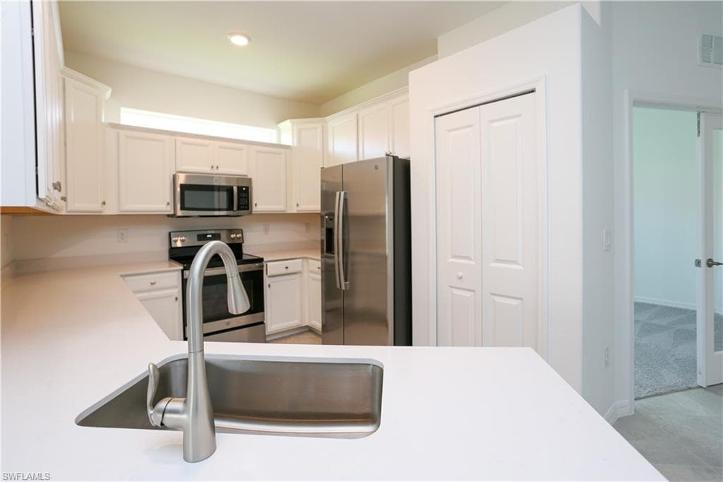 2599 Vine AVE NAPLES, FL 34120