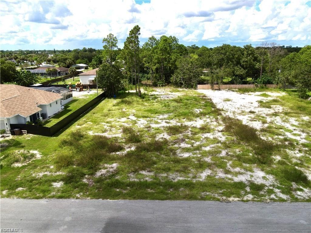 607 Columbus AVE LEHIGH ACRES, FL 33972