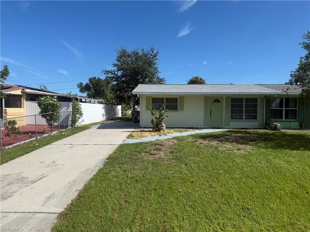 1103 Wesley ST W LEHIGH ACRES, FL 33936