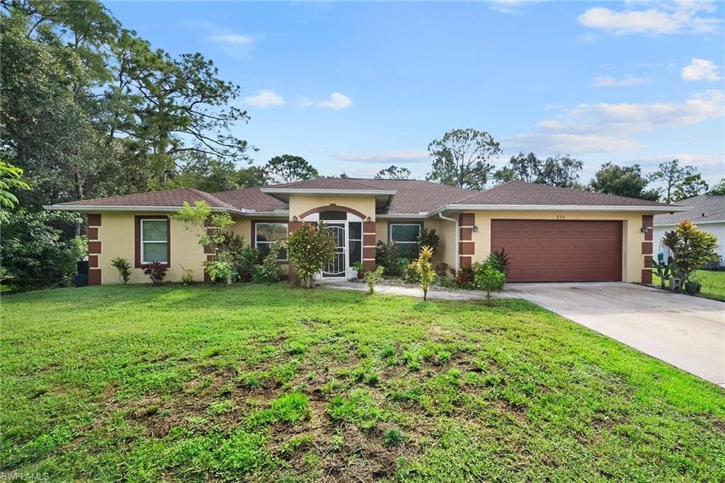 830 Albany AVE LEHIGH ACRES, FL 33971